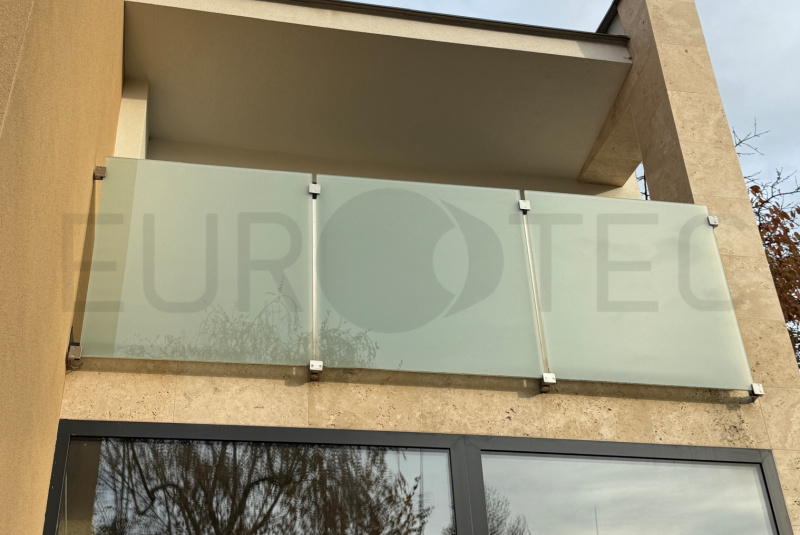 Zábradlia a balkóny / Sklenené - Stlpikové - foto Zábradlia a balkóny / Sklenené - Stlpikové - foto