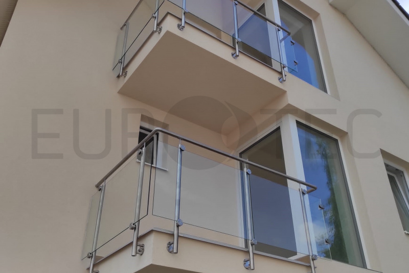 Zábradlia a balkóny / Sklenené - Stlpikové - foto Zábradlia a balkóny / Sklenené - Stlpikové - foto