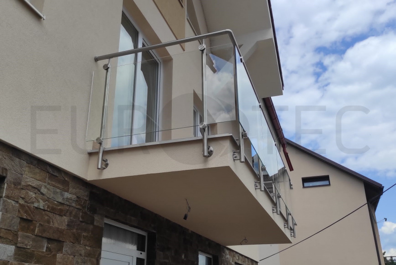 Zábradlia a balkóny / Sklenené - Stlpikové - foto Zábradlia a balkóny / Sklenené - Stlpikové - foto