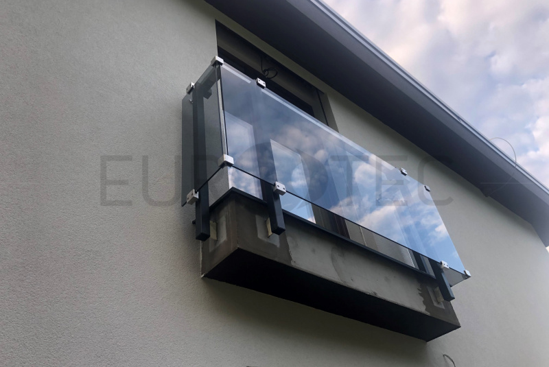 Zábradlia a balkóny / Sklenené - Stlpikové - foto Zábradlia a balkóny / Sklenené - Stlpikové - foto