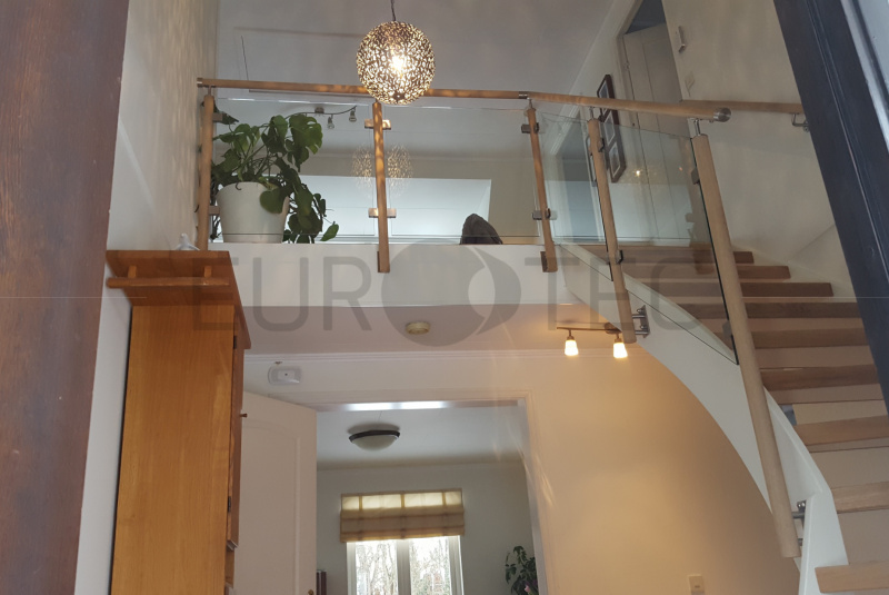 Zábradlia a balkóny / Sklenené - Stlpikové - foto Zábradlia a balkóny / Sklenené - Stlpikové - foto