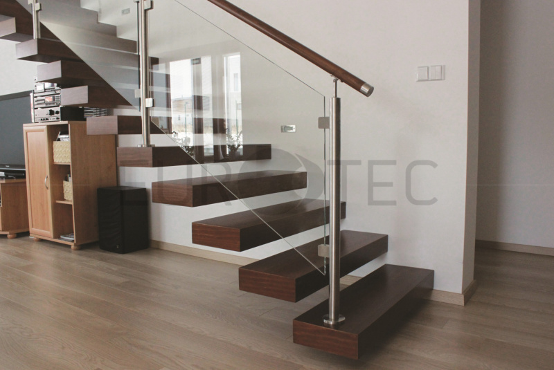 Zábradlia a balkóny / Sklenené - Stlpikové - foto Zábradlia a balkóny / Sklenené - Stlpikové - foto