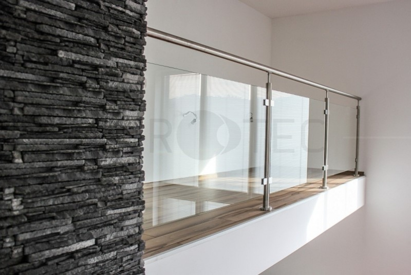 Zábradlia a balkóny / Sklenené - Stlpikové - foto Zábradlia a balkóny / Sklenené - Stlpikové - foto