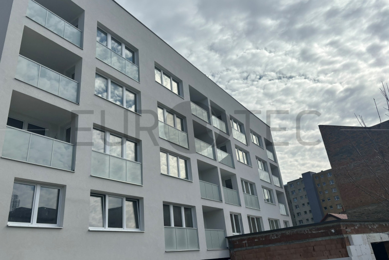 Zábradlia a balkóny / Sklenené - Stlpikové - foto Zábradlia a balkóny / Sklenené - Stlpikové - foto