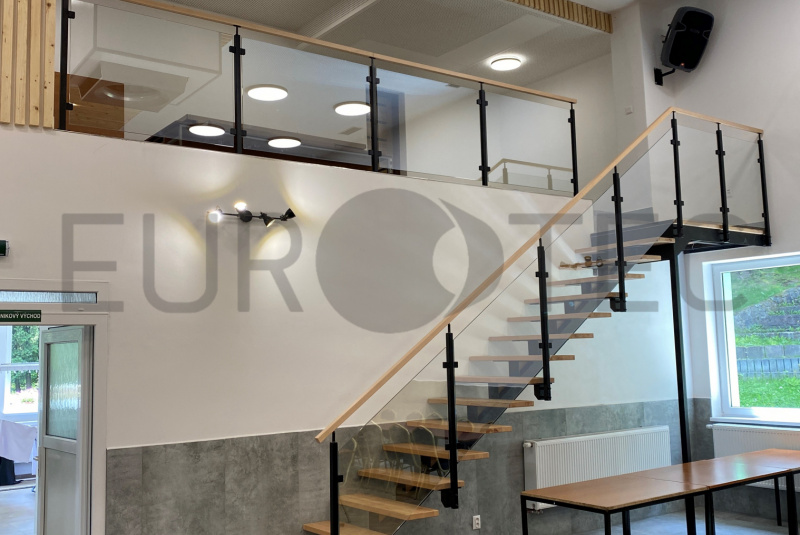 Zábradlia a balkóny / Sklenené - Stlpikové - foto Zábradlia a balkóny / Sklenené - Stlpikové - foto