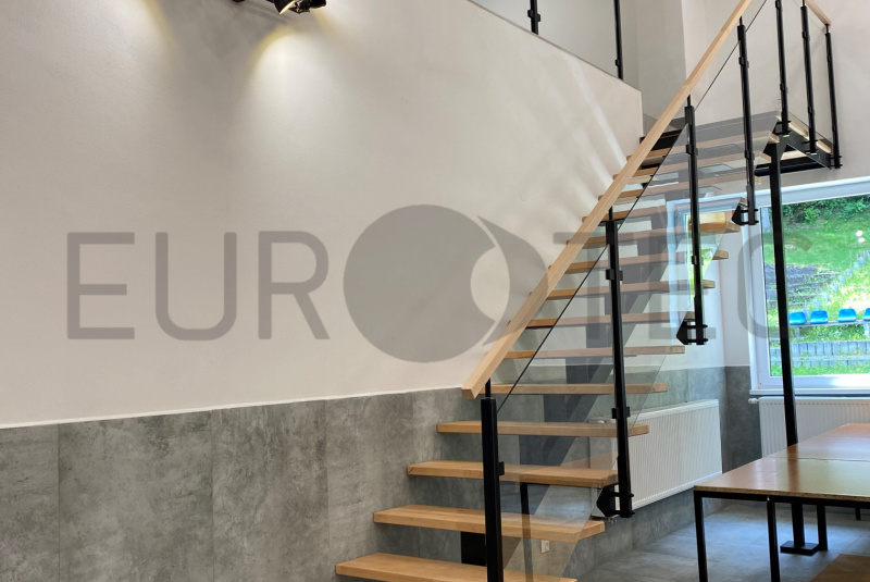 Zábradlia a balkóny / Sklenené - Stlpikové - foto Zábradlia a balkóny / Sklenené - Stlpikové - foto